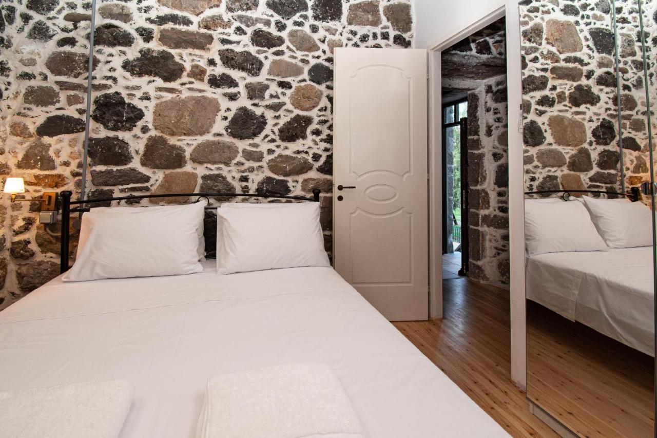 Plousiadi΄S Stone House Apartment Skála Exterior photo